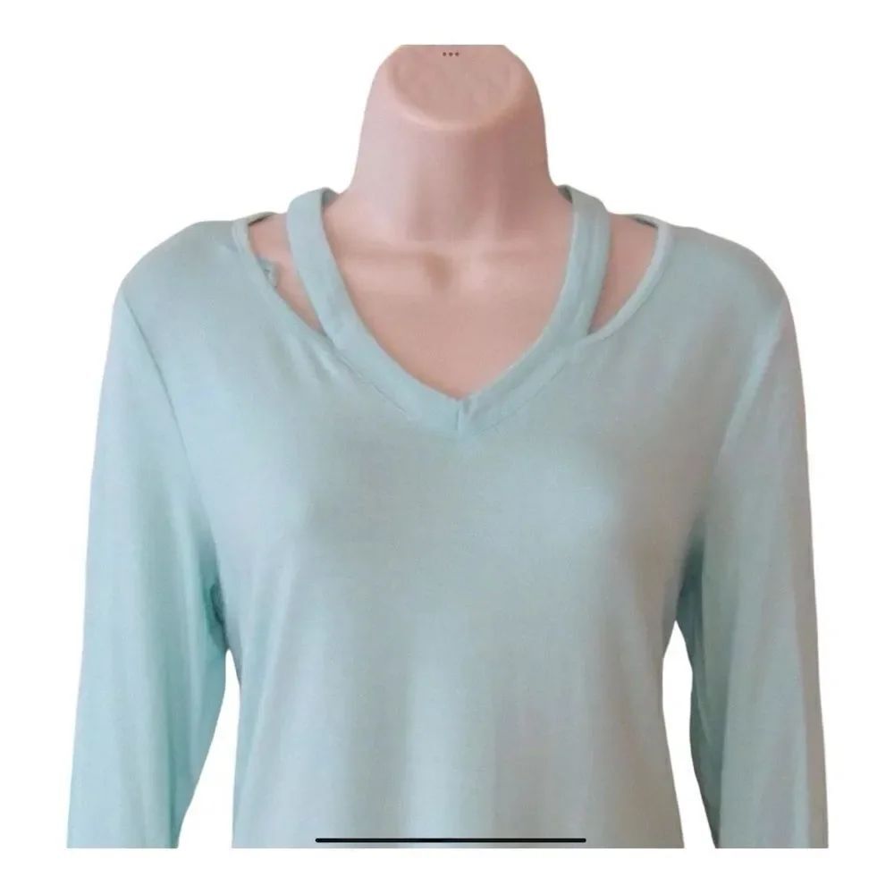 Premise cold shoulder blouse XL. Preloved - Picture 2 of 3
